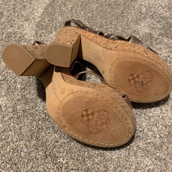 Gold Heels - Picture 4 of 4